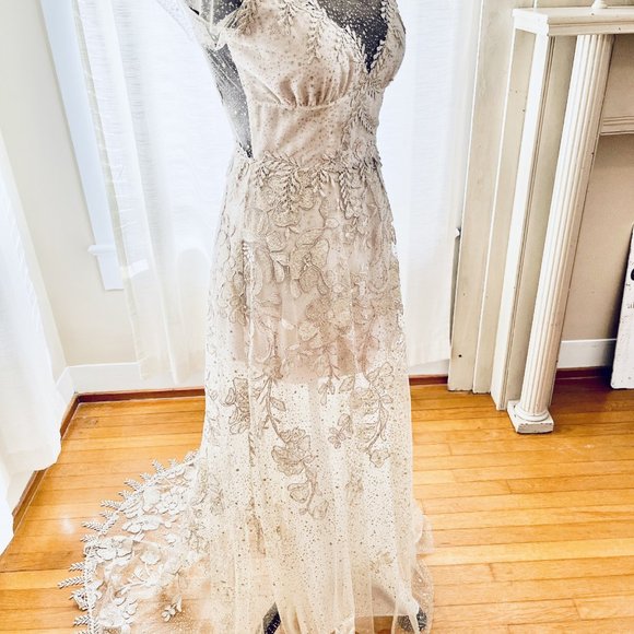 Vintage Wedding Dresses - Picture 3 of 8